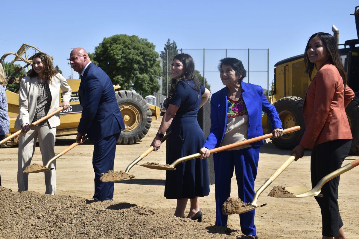 City breaks ground on new park in west central Fresno named after civil rights leader Dolores Huerta fresnoland.org/2025/07/01/dol…