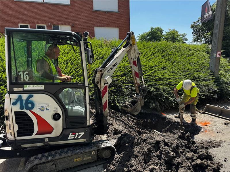 #canicule sur tout le pays. 🥵 On pense à nos équipes #TeamPossible qui travaillent à l'extérieur en ce moment. Bravo et félicitations à nos techniciens, jointeurs et tous les autres collègues sur le terrain pour leur dévouement et leur excellent travail ! 👏💯

#LifeAtProximus