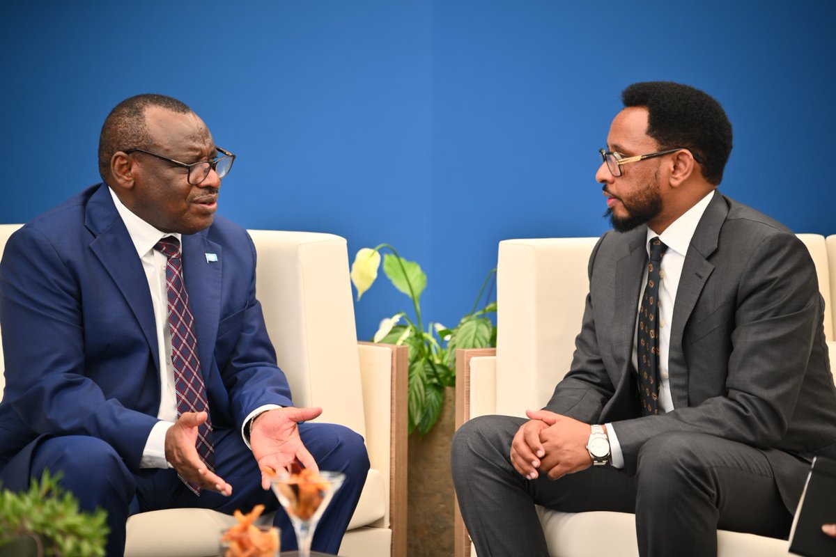 ECA_OFFICIAL's tweet photo. #USG @clavergatete met with Somalia's Minister of Finance @BihiEgeh on the margins of #FfD4. They agreed to strengthen collab in #DRM, Digitization, macroeconomic mgt, policy implementation &amp; derisking investment. https://t.co/pgXHOonLeh