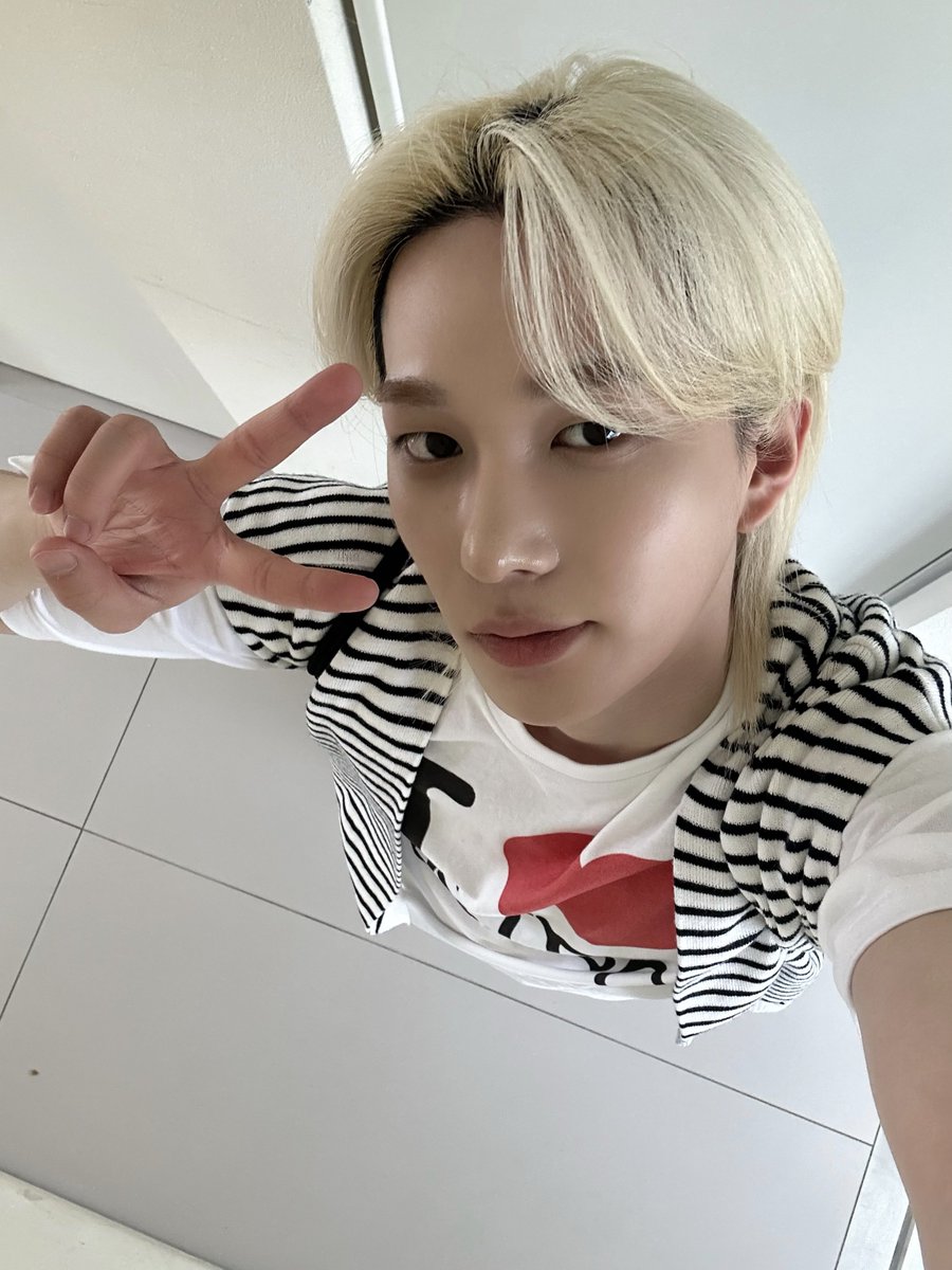 P1H_members's tweet photo. 오늘 저의 생일을 축하해주신 모든 분들 너무 감사드립니다 연차가 점점 쌓일수록 엄청나게 많은 축하를 받는거 같아요 2025년 7월 1일을 평생 잊지않고 기억 하겠습니다! 모두 감사해요😆🙂🎉

#P1Harmony #THEO
#HAPPY_THEO_DAY https://t.co/hjwYD8TFLo