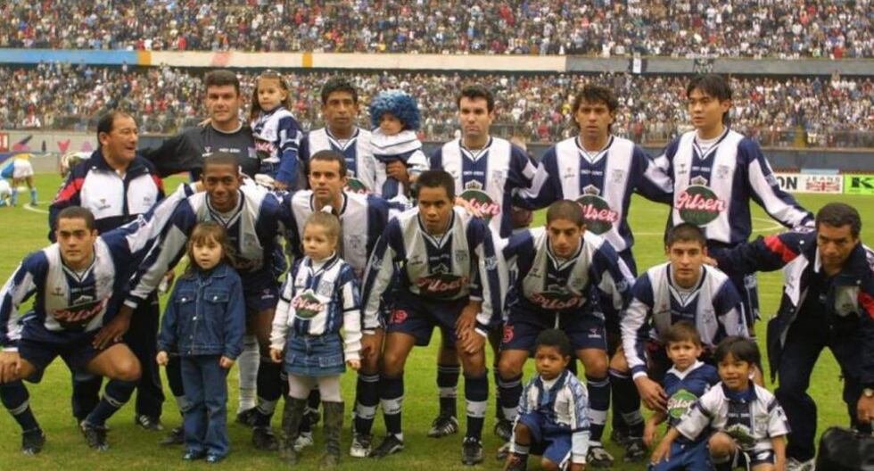 📅 01/07/2001⭐️

<a href="/ClubALoficial/">Club Alianza Lima</a> venció 2 - 1 a Sporting Cristal en partido definición del Campeonato Descentralizado - Torneo Apertura 🏆

🏟  Nacional 
⚽ Henry Quinteros y Roberto Holsen
✍️ 2do. Apertura en el historial.
✍️ Último partido de Autuori como DT de Alianza.