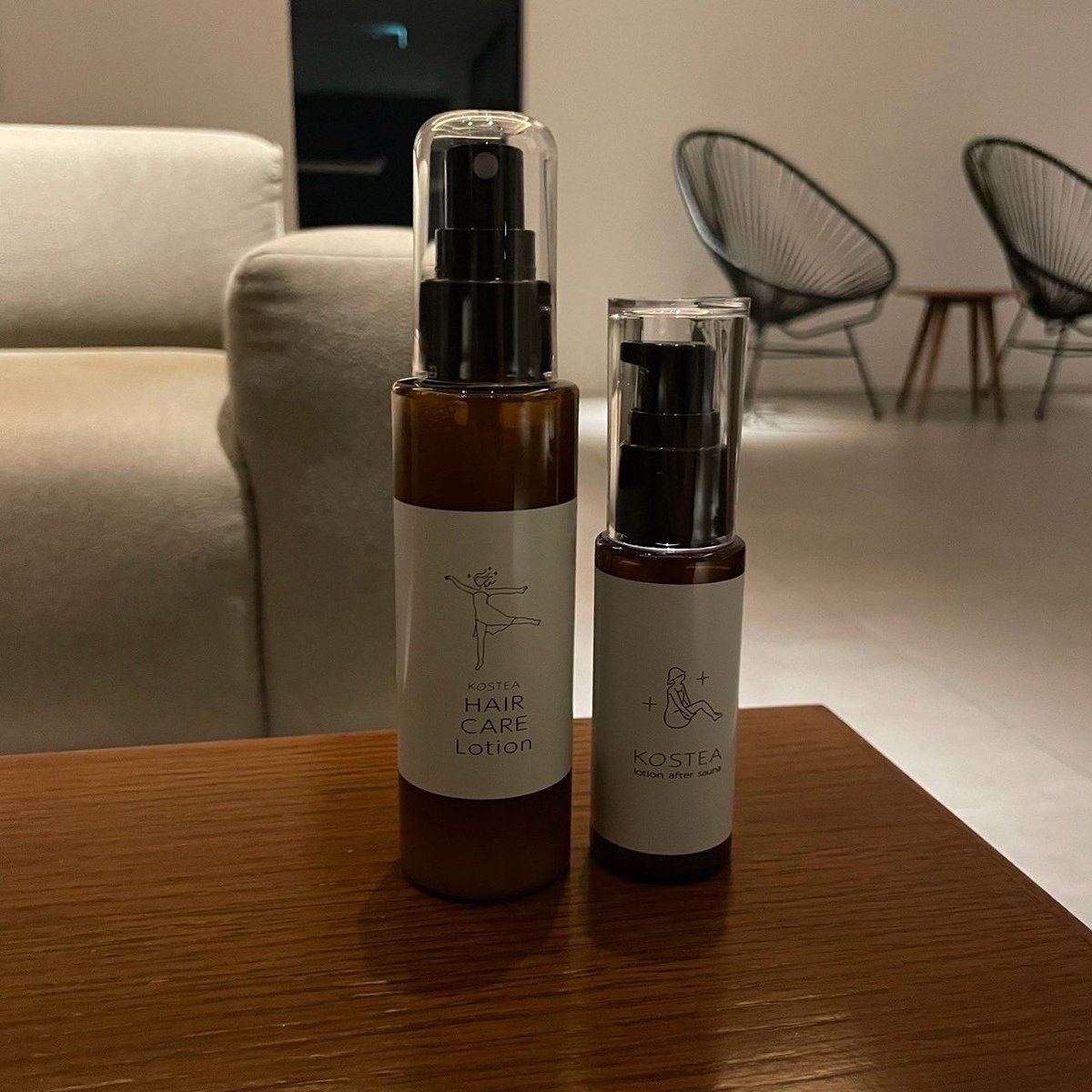 kostea_sauna's tweet photo. コステアって外箱も本体も
オシャレでこんな置き物の
横に置いても馴染んでます😎（笑）

最近暑すぎて紫外線もすごいので
普段からコステアヘアケアローションで
髪の毛をしっかりダメージ補修❤️‍🩹

#KOSTEA #コステア #ヘアケア #ダメージ補修 #紫外線 #サウナ #サウナ女子 https://t.co/PHg4oGmmvW