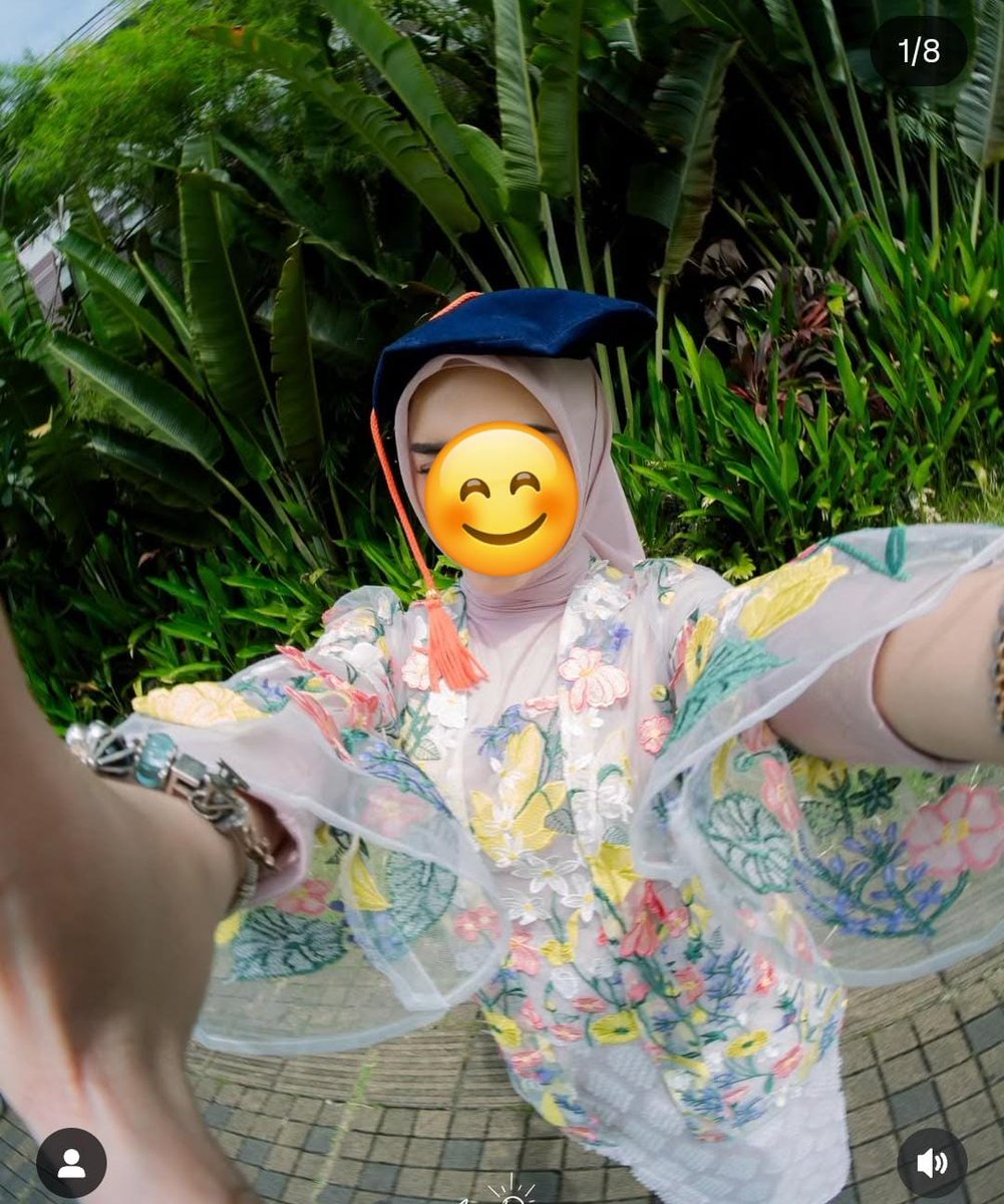 KSGJiheon's tweet photo. Ada yang tau tempat beli atau nyewa baju wisuda kaya gini di jabodetabek gaa?? https://t.co/qQo7BQAhCf