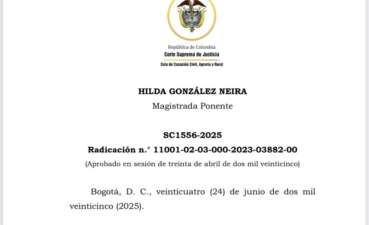 jairoparrac's tweet photo. RECURSO DE REVISIÓN. HABERSE ENCONTRADO DESPUÉS DE PRONUNCIADA LA SENTENCIA DOCUMENTOS QUE HABRÍAN VARIADO LA DECISIÓN (NUMERAL 1º DEL ARTÍCULO 355 DEL CGP). REQUISITOS. CSJ (SC1556-2025):  Cuando se invoca como causal de revisión el hallazgo posterior de documentos (numeral 1º del artículo 355 del CGP), se exige cumplir rigurosamente tres condiciones acumulativas:

i. Preexistencia del documento: La prueba documental debe haber existido desde antes del fallo, es decir, al menos desde el cierre del período probatorio. No se admite como causal el surgimiento de documentos posteriores, ni aquellos que no representen una novedad real respecto al material probatorio previamente recaudado.

ii. Decisividad del documento: Debe tratarse de una prueba con tal poder de convicción que, si hubiera sido conocida y valorada por el juez, habría producido una decisión sustancialmente distinta. El documento debe tener un impacto probatorio contundente y determinante, más allá de lo ya considerado en el proceso.

iii. Imposibilidad justificada de aportarlo: El recurrente debe probar que no pudo presentar la prueba a tiempo por razones de fuerza mayor, caso fortuito o maniobras de la contraparte. No basta con alegar desconocimiento o descuido: la carga de la justificación recae enteramente en quien promueve el recurso —⬇️⬇️—