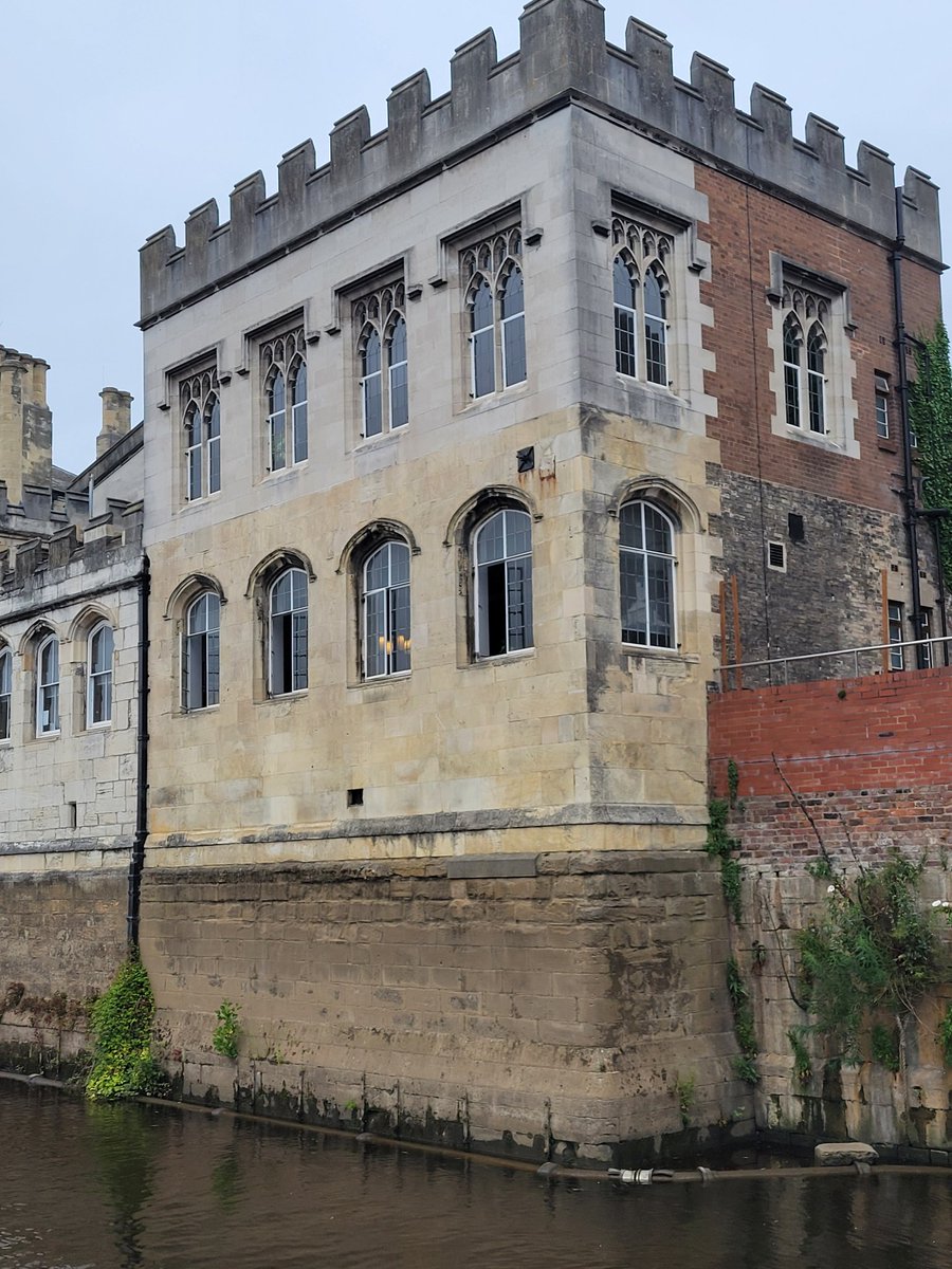 Beautiful #York showing what makes Britain so great!! 🇬🇧🇬🇧🇬🇧🇬🇧