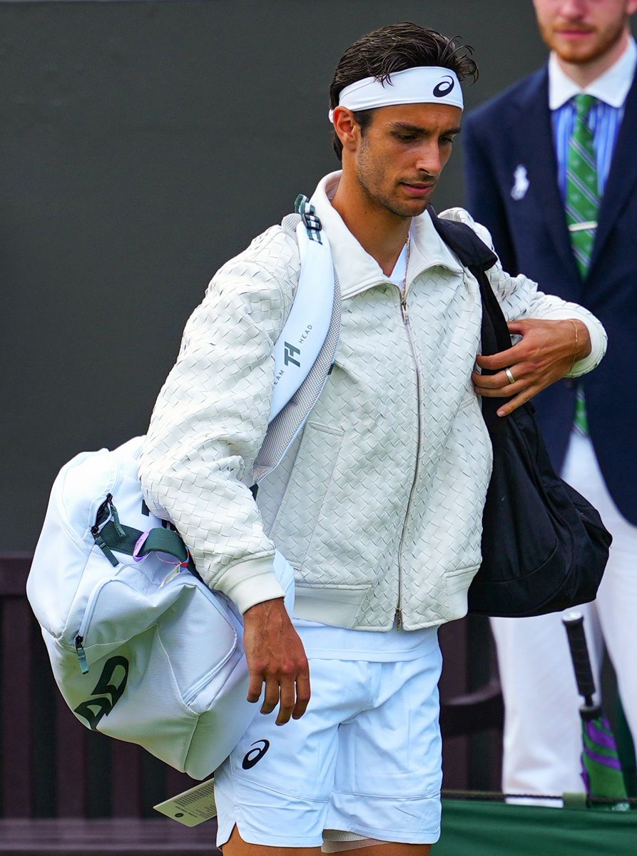 MarioAAbad's tweet image. Lorenzo Musetti wearing Bottega Veneta at Wimbledon to announce his ambassadorship is the new Jannik Sinner/Gucci duffle debut