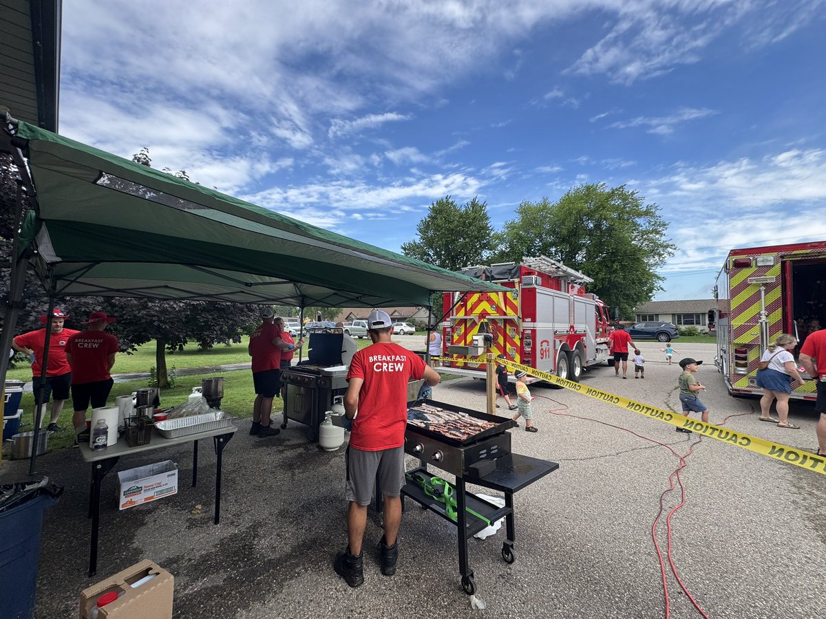 Lianne_Rood's tweet image. Kicked off Canada Day bright and early at the Bryanston Firefighter Breakfast! 🇨🇦🚒
Grateful for our incredible first responders who serve our communities with pride and dedication.
Thanks to everyone who came out to celebrate and support our local heroes!
#CanadaDay…