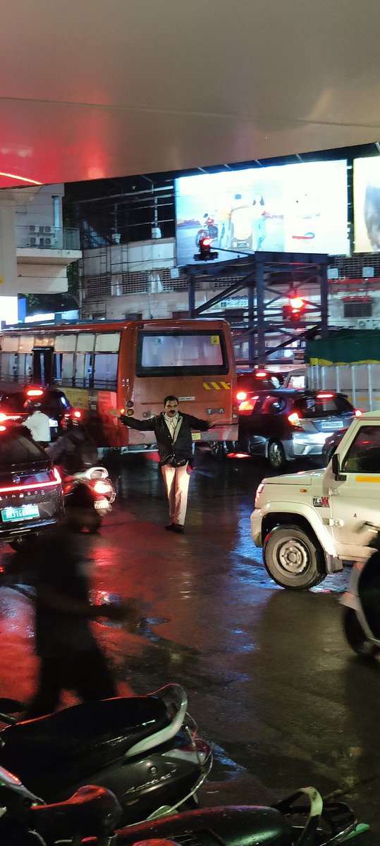 Tejinder Singh Renu (@bobbyrenu) on Twitter photo Kudos to this diligent traffic cop at Agrasen Square Central Avenue!
Despite the rain, he's been tirelessly managing traffic on foot since morning, whistling and directing with dedication.
Salute to his commitment to keeping our city moving!
🚦👮♂️
<a href="/nagpurcp/">CP Nagpur City</a>
<a href="/trafficngp/">Nagpur Traffic Police</a> Kudos to this diligent traffic cop at Agrasen Square Central Avenue!
Despite the rain, he's been tirelessly managing traffic on foot since morning, whistling and directing with dedication.
Salute to his commitment to keeping our city moving!
🚦👮♂️
<a href="/nagpurcp/">CP Nagpur City</a>
<a href="/trafficngp/">Nagpur Traffic Police</a>