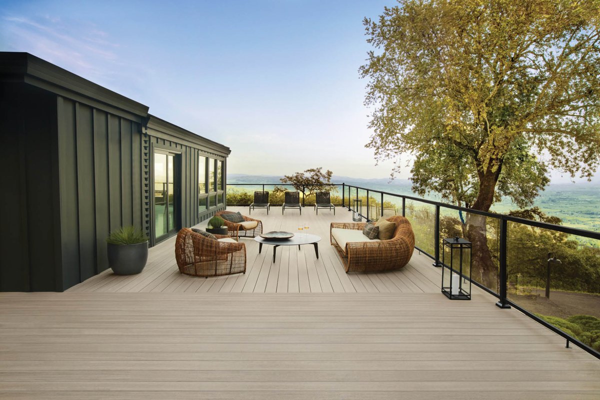 JamesHardie's tweet image. Exciting times at #JamesHardie as we welcome new colleagues from @TheAZEKCompany! Our future is bright with iconic brands like Hardie® siding & trim, AZEK® Exteriors, TimberTech®, and more; strong relationships with builders & remodelers; superior, localized manufacturing; &…