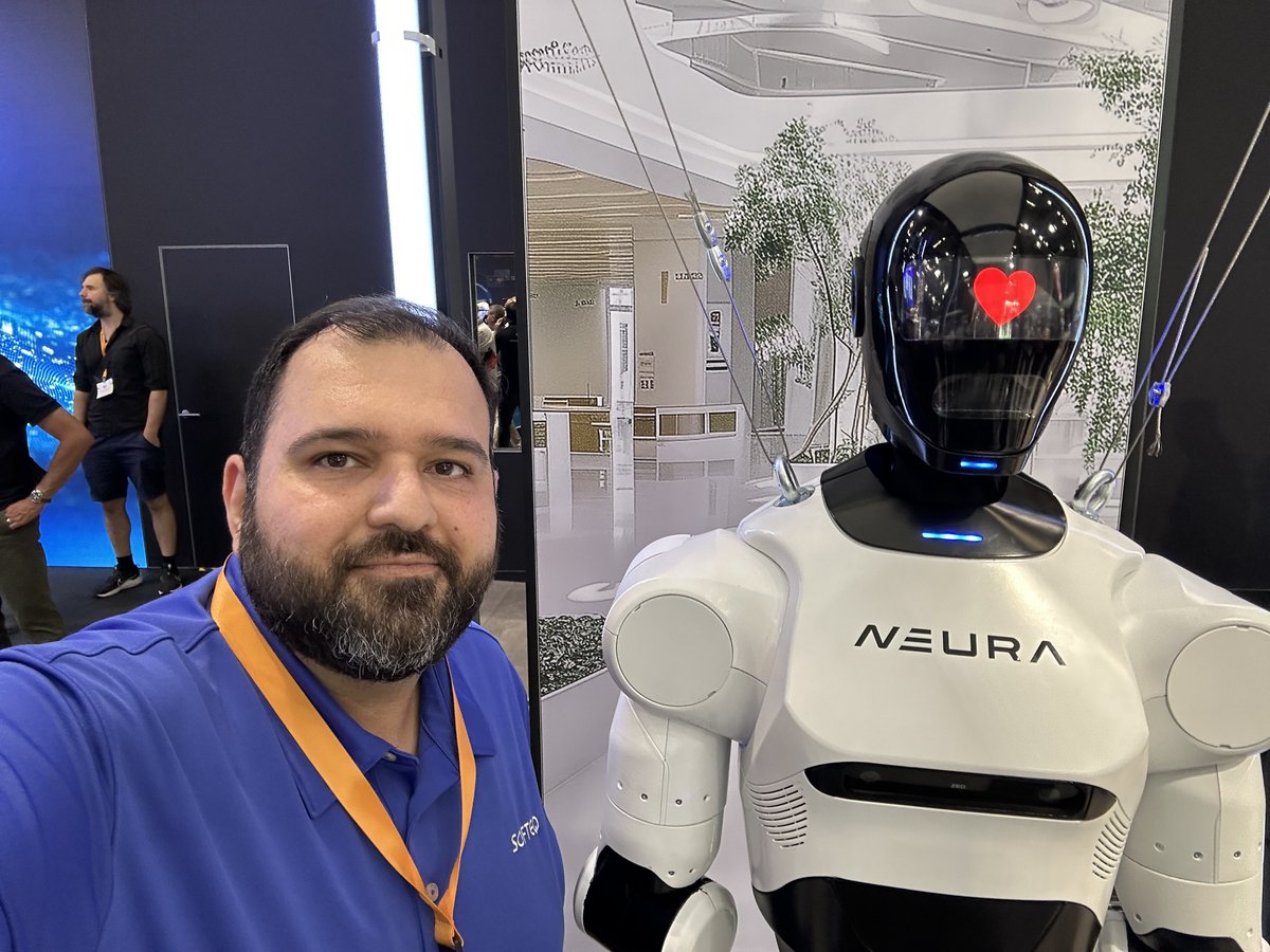 Back from #automatica2025 in Munich — and the energy was unreal.
Robotics, AI, edge computing, digital twins — not just buzzwords, but real tech reshaping how things get built, moved, and managed. 🦾