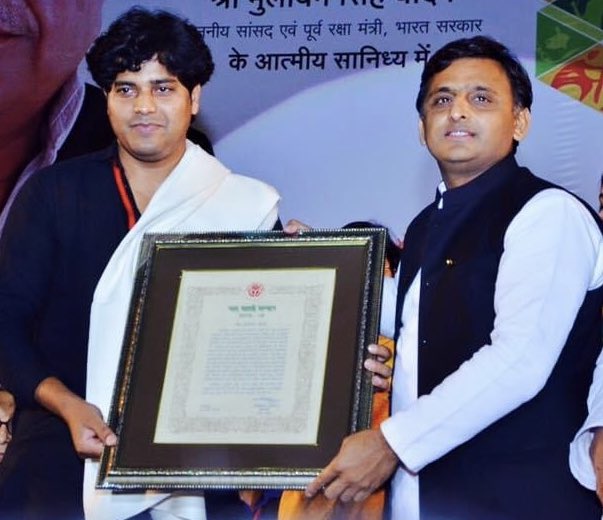 Imran Pratapgarhi (@shayarimran) on Twitter photo उ. प्र. के लोकप्रिय मुख्यमंत्री रहे <a href="/yadavakhilesh/">Akhilesh Yadav</a> जी को यौमे पैदाइश की दिली मुबारकबाद।
ख़ुदा आपकी उम्र दराज़ करे। उ. प्र. के लोकप्रिय मुख्यमंत्री रहे <a href="/yadavakhilesh/">Akhilesh Yadav</a> जी को यौमे पैदाइश की दिली मुबारकबाद।
ख़ुदा आपकी उम्र दराज़ करे।
