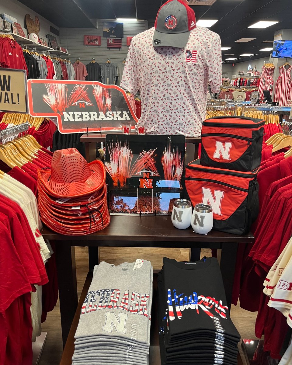 AlumniHallUNL's tweet image. Get July 4th ready with our patriotic Huskers gear 🇺🇸
alumnihall.com/nebraska-cornh…