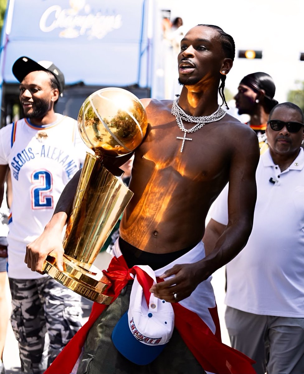 Shai Gilgeous-Alexander has signed a 4-year, $285 million extension instead of waiting a year and signing $380 million. 

He leaves $105 million on the table for his team 😳