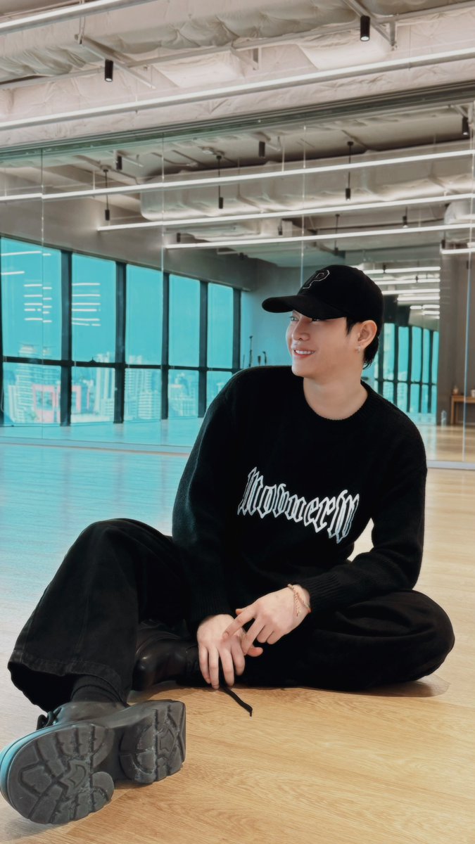 Palit_Official's tweet photo. เหม่อแล้วนึง หลังจากซ้อมเต้นเสร็จ @peckpalit #PeckPaLitChoke #เป๊กผลิตโชค https://t.co/7Yvu5AraqL