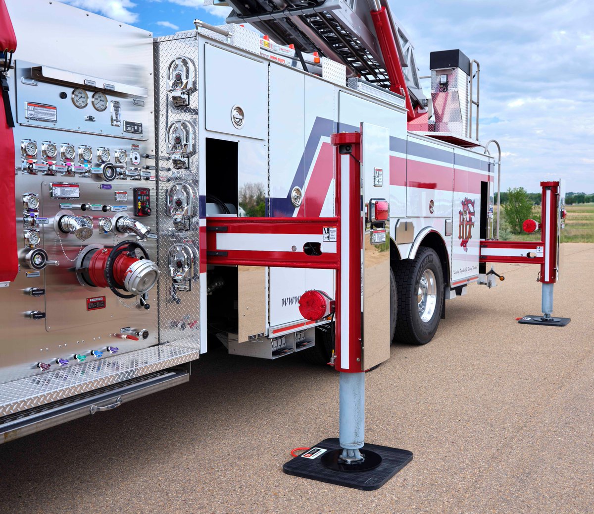 We're kicking off July with this awesome 110' Rear Mount Aerial for the Frederick-Firestone Fire Protection District in Colorado! Learn more details here ow.ly/32xP50WgYaQ #SpartanER #LadderTower #spartanfiretrucks #firetruck #firefighter