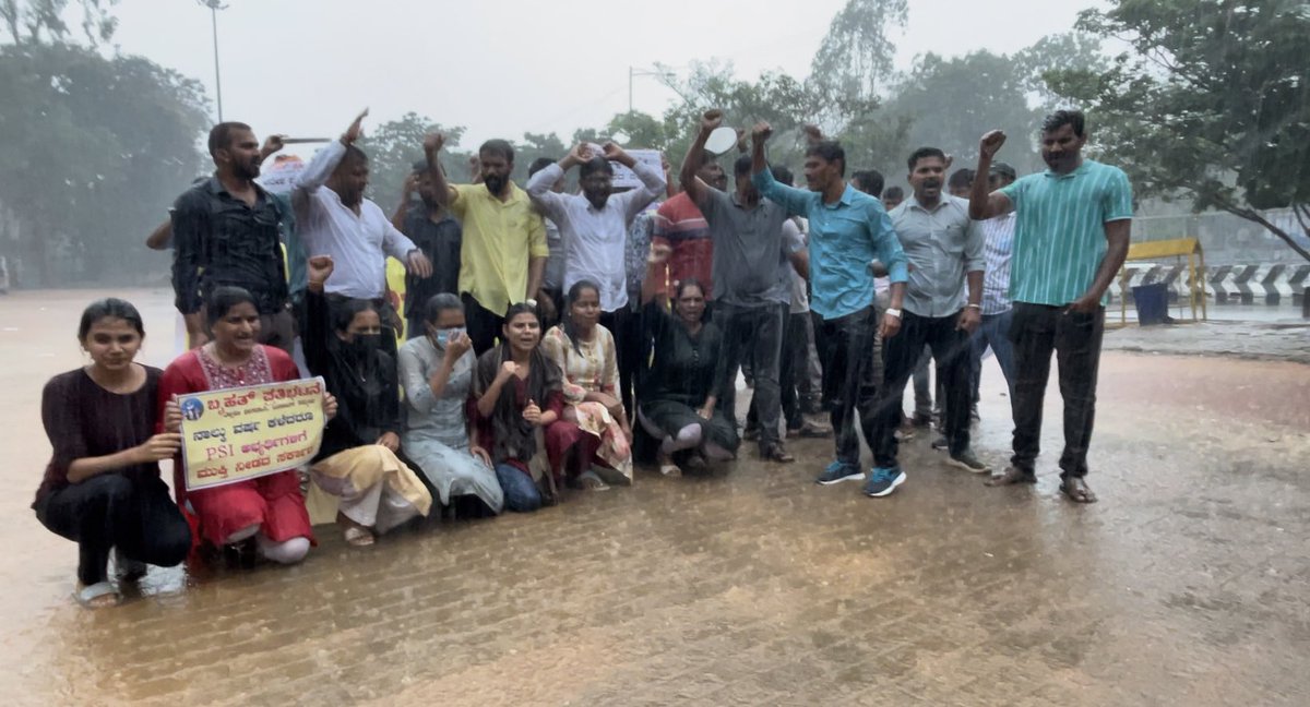 402 ಪಿಎಸ್‌ಐ ನೇಮಕ: ಅರ್ಹರಿಗೆ ನೇಮಕಾತಿ ಆದೇಶ ಕೊಡಲು ಆಗ್ರಹ <a href="/kharge/">Mallikarjun Kharge</a> <a href="/RahulGandhi/">Rahul Gandhi</a> 

ಗೃಹ ಸಚಿವರಿಗೆ ಸುರೇಶ್ ಕುಮಾರ್ ಪತ್ರ
<a href="/DrParameshwara/">Dr. G Parameshwara</a> <a href="/nimmasuresh/">S.Suresh Kumar</a> 
ಪೊಲೀಸ್‌ ಸಬ್‌ ಇನ್ಸ್‌ಪೆಕ್ಟ‌ರ್ (ಪಿಎಸ್‌ಐ)402 ಹುದ್ದೆಗಳಿಗೆ ನೇಮಕಾತಿ ಸಂಬಂಧ ಅರ್ಹ ಅಭ್ಯರ್ಥಿಗಳ ಅಂತಿಮ ಆಯ್ಕೆಪಟ್ಟಿಯನ್ನು ಕೂಡಲೇ ಪ್ರಕಟಿಸಿ ನೇಮಕಾತಿ ಆದೇಶ ನೀಡುವಂತೆ