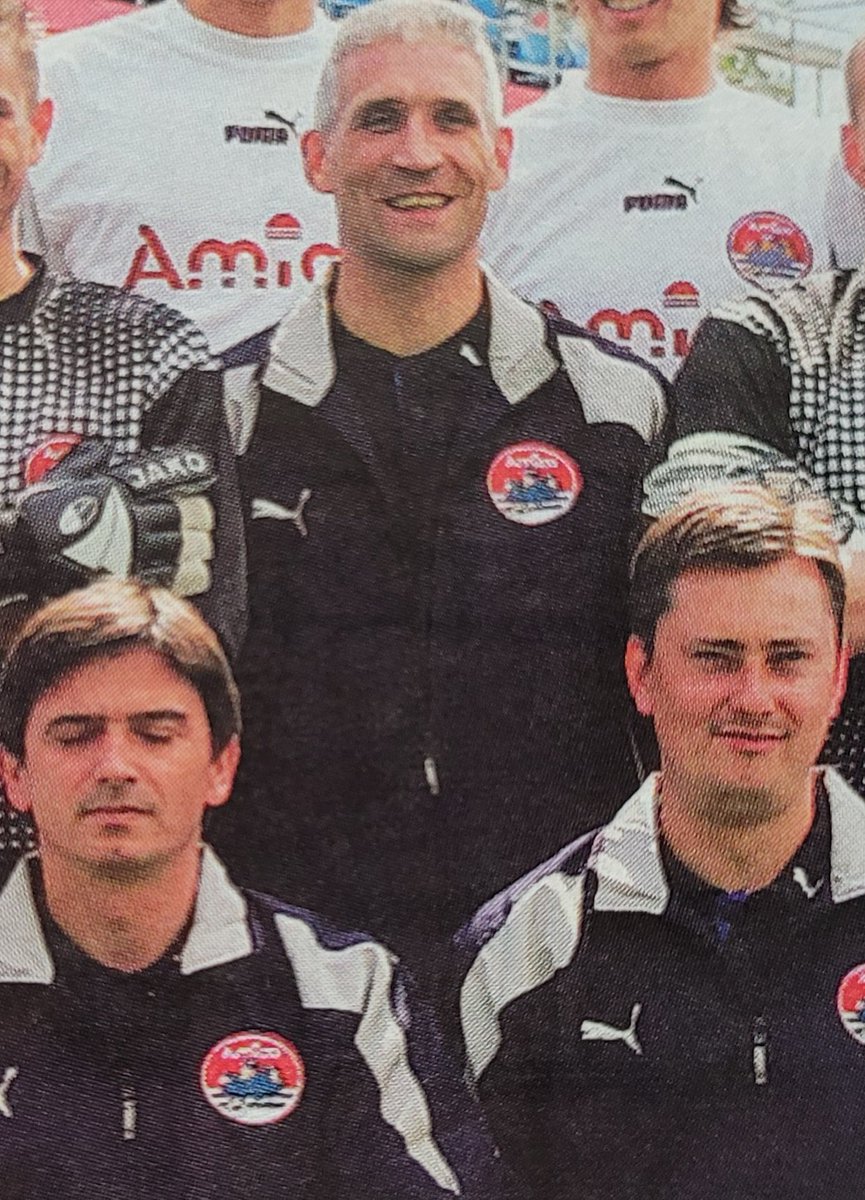Kto pamięta ten sztab trenerski?

(Przegląd Sportowy, 2004)