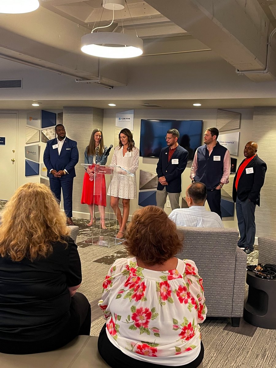 BarComms's tweet image. 👏Big congratulations to @LaurenAuld for graduating from this year’s SKL class with @leadershipindy!! She took the stage as a speaker at the alumni event and we are so proud to support leadership that drives change in our city
#leadershipindianapolis #skl #communityimpact