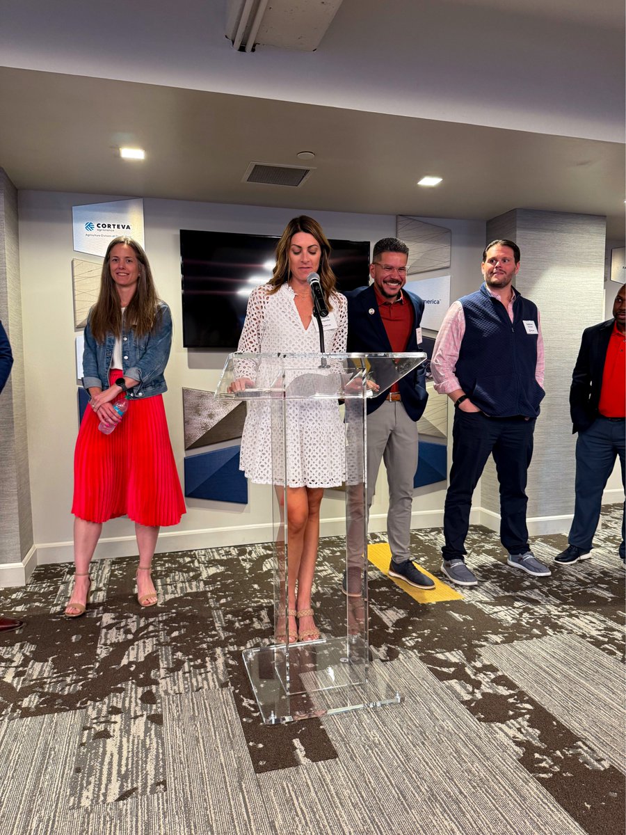 BarComms's tweet image. 👏Big congratulations to @LaurenAuld for graduating from this year’s SKL class with @leadershipindy!! She took the stage as a speaker at the alumni event and we are so proud to support leadership that drives change in our city
#leadershipindianapolis #skl #communityimpact