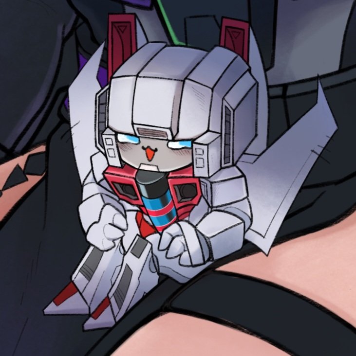 Iamduck1117's tweet photo. Good night, my little star ❤️

#TF #transformers 
#starscream #skyfire
#transformersshatteredglass 
#Transformersg1 #skystar 
#transformerssg https://t.co/Os9xrJujiU