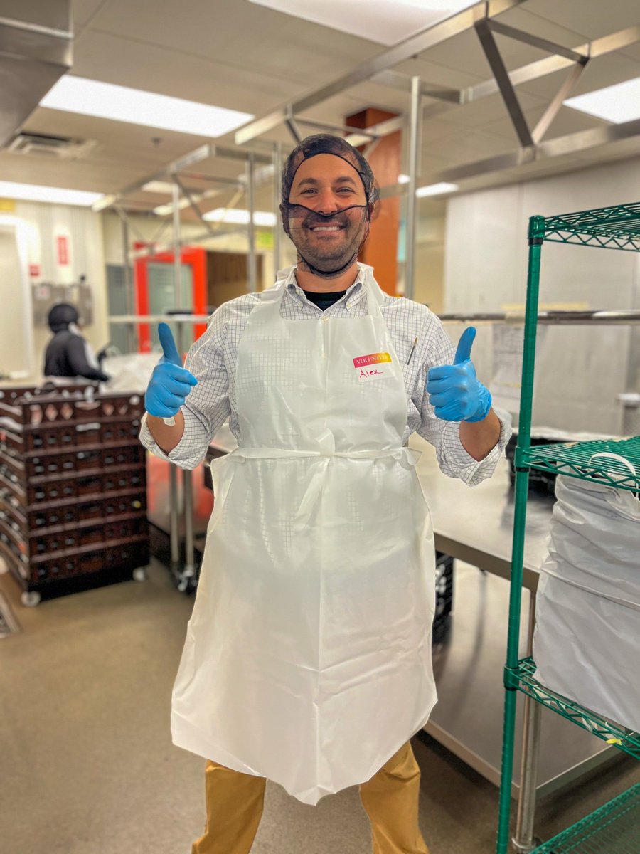 JHTechVentures's tweet image. Our #JHTV team is volunteering with Moveable Feast, helping prepare medically tailored meals for Marylanders living with chronic illness and food insecurity.
Each month, dozens of volunteers support this mission, and you can too.
Volunteer today: buff.ly/gHbO6tE