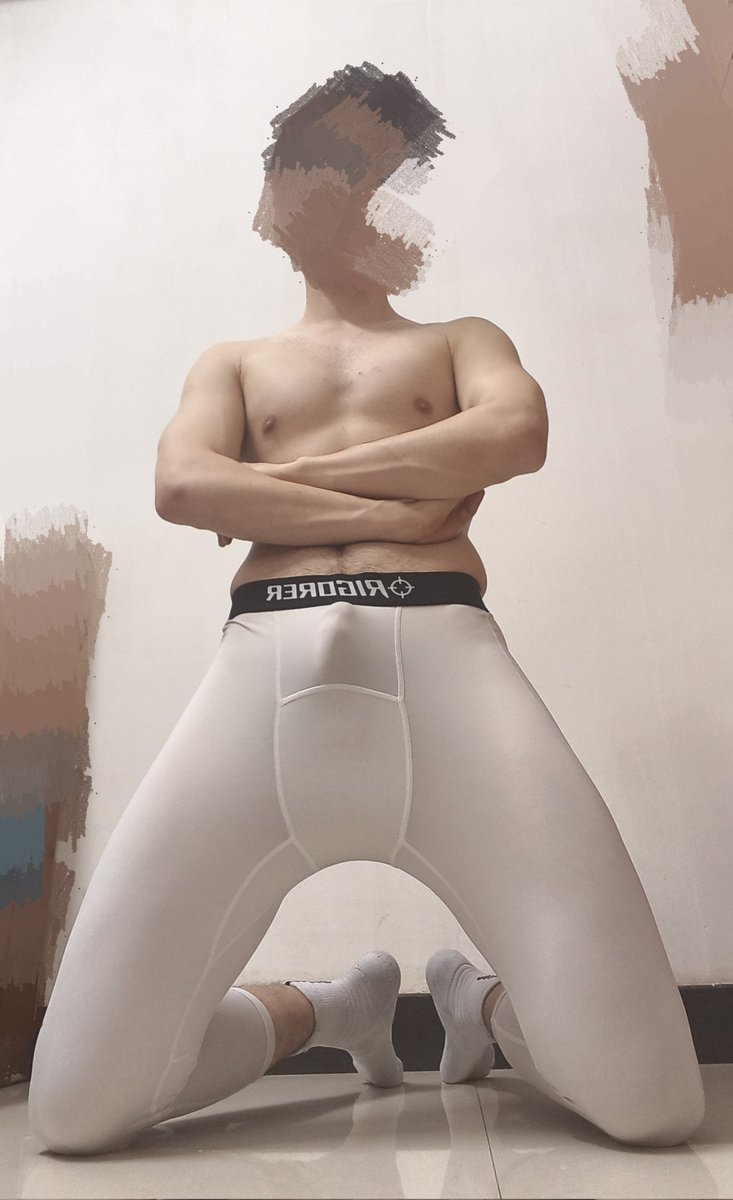 谁想吃？  #鸡巴  #体育生直男 #185体育生 #腹肌直男 #母狗 #女大反差 #骚狗