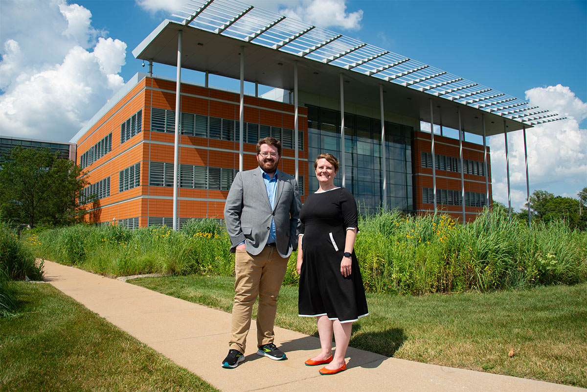 DanforthCenter's tweet image. The Danforth Center is gaining two outstanding scientists whose unique expertise will support our mission: Justin Conover, PhD, & Erin Sparks, PhD, who is a joint hire with Mizzou, are joining our faculty.
Read more in the full release: loom.ly/QuMW7XE