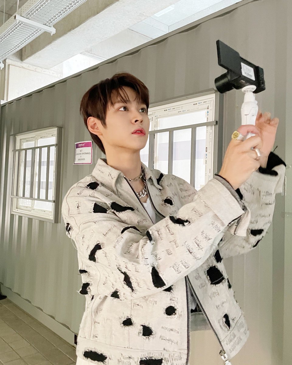 jaemjess's tweet image. it has been 3 years.. time flies and i’m glad that i found you, song eunseok🪨🧡

you’ve come so far and i’m so proud of you, good luck for the concert, always be happy and healthy, hope we can meet again in jkt next year🫵🏻🥺

#3YearsWithEunseok
#은석아_루키즈공개_3주년축하해