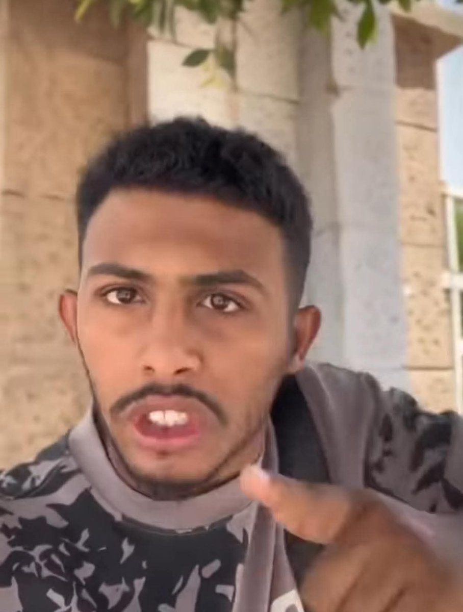 مصطفى الحسني اللي ينتقد كل شي بعدن ولما راح صنعاء جلس يتغزل بأهلها وبالامن والامان وأمس اعتقلوه الحوثه قالوا عليه جاسوس اسرائيلي 🤣🤣
عقبالك 
<a href="/AlnakhbyNwaf/">أبونواف الناخبي</a>