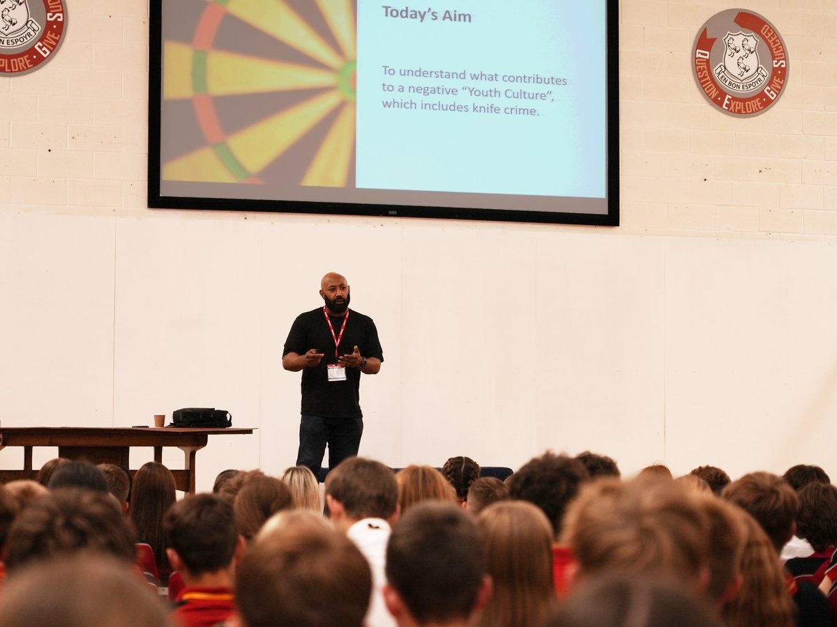 DerbysPCC's tweet image. Police and Crime Commissioner visited @QEGS_Ashbourne to meet with @streetwhyzecic and to hear more about what they do in the community.
Founded by youth advocateโฏDanny Mondesirโฏafter the loss of two young lives to knife crime, Street Whyze began as a Facebook campaign in 2021โฆ