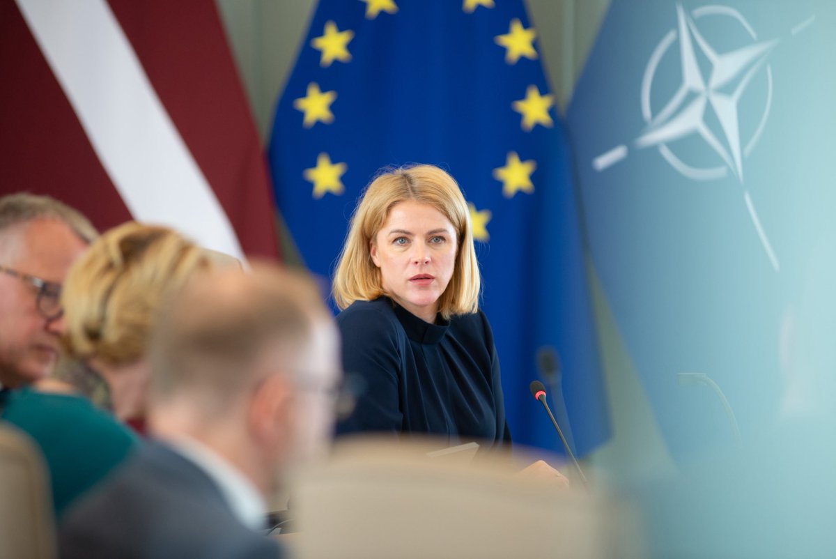 Civilā aizsardzība ir stratēģiska prioritāte. 

Esam jau paveikuši daudz:
◻️1600+ objekti piemēroti kā patvertnes.
◻️Ieviesta šūnu apraide – brīdinājumi konkrētos reģionos, operatīvi un tieši.
◻️8 jauni katastrofu pārvaldības centri, vēl vairāki – būvniecībā.

Tāpat šodien MK