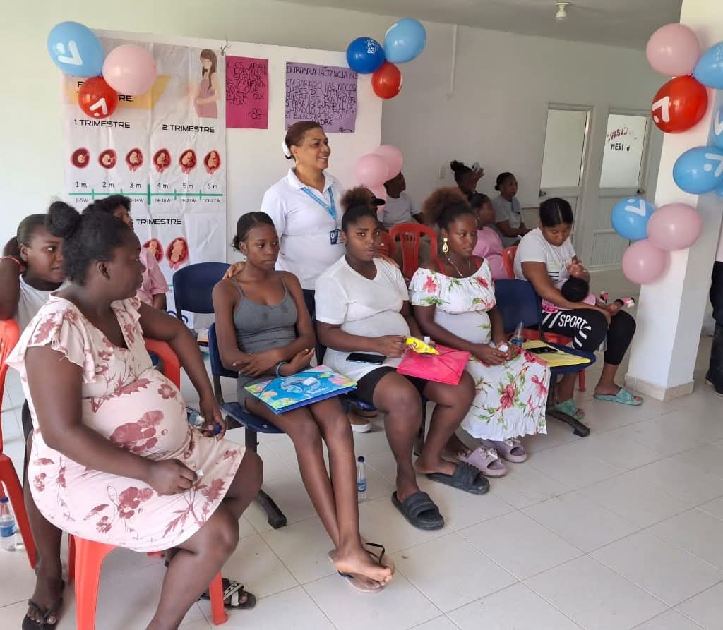 CHDN1's tweet image. ✅ El curso de Maternidad y Paternidad Responsable llegó a San Luis Robles. Profesionales de la ESE CHDN brindaron pautas clave para cuidar a la gestante y bebé, integrando saber ancestral y médico. Alimentación, controles y apoyo familiar, pilares para un 🤰🏻embarazo sano.