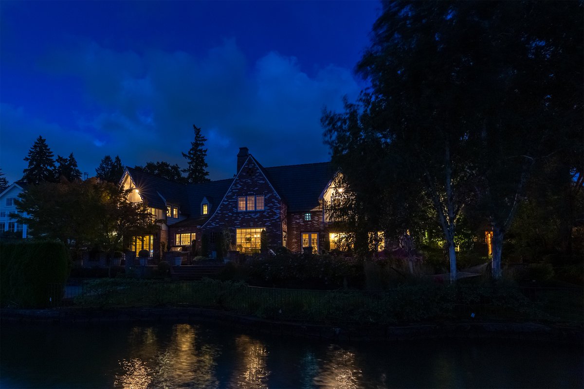 OR_Outdoor's tweet photo. Swipe to see the difference! ✨ This lighting transformation proves that a well-lit home is a welcoming home. https://t.co/cDYaTEg0IQ