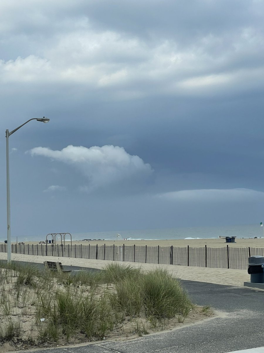 HughCWelsh's tweet image. Alot of pop up storms over the last couple of hours to the north & south; rumbles of thunder & a brief spritz is all in Manasquan Think we will see something in about 30 minutes #n12stormwatchers @DaveCurren @LaurenDue12 @JGodynick t