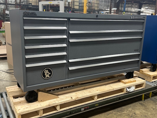 This build-to-order ARCA® 79” 11-Drawer Double Bank Roller Cabinet in carbide with chrome trim is made from 14 to 18 gauge heavy-duty US steel. It’s not just storage, it’s serious strength on wheels. Contact your local Cornwell dealer today to get all the details!