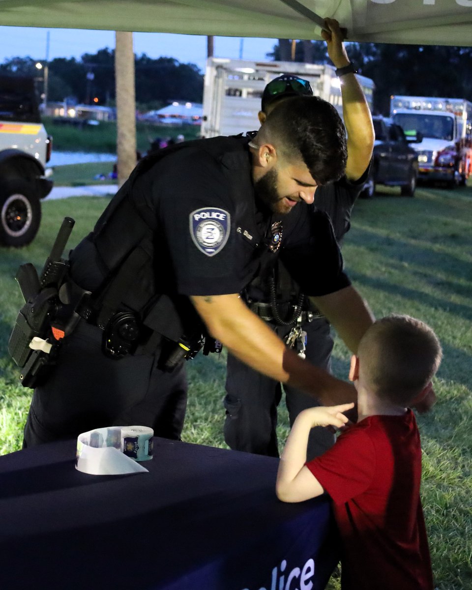 ZephyrhillsPD's tweet image. We had an incredible time at last weekend&apos;s Zephyrhills SummerFest Fireworks event at Zephyr Park!

A big hit of the night: our @ZephyrhillsPD Community Engagement Vehicle! Local youth had a blast playing video games and chatting with our sworn officers in a fun, relaxed setting.