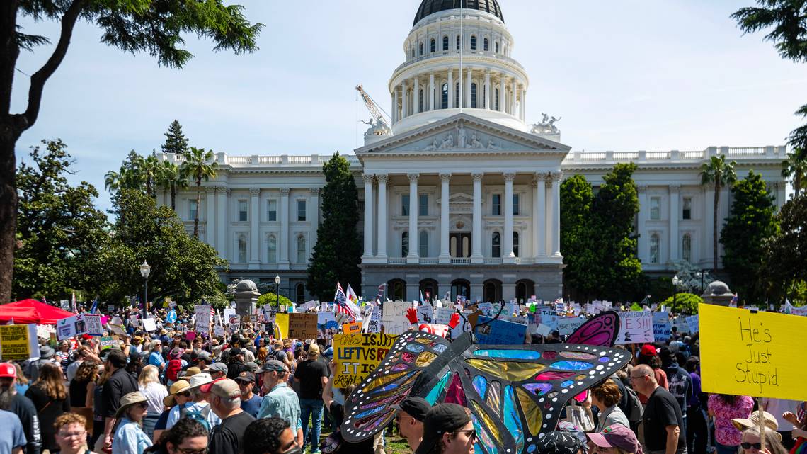 seiucalifornia's tweet image. Unbelievable. Senate Republicans just voted to TERMINATE healthcare & SNAP for millions — all to funnel more billions to billionaires.
This vote exposes Trump’s MAGA agenda: always for billionaires—not for working families fighting for care, food, dignity.…