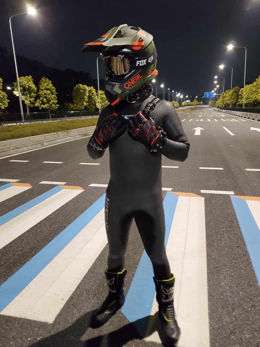 Kogenta5's tweet photo. ❤️ @rubbergimphins #MXmonday #mxgear #gearfetish https://t.co/6eW255qPjd