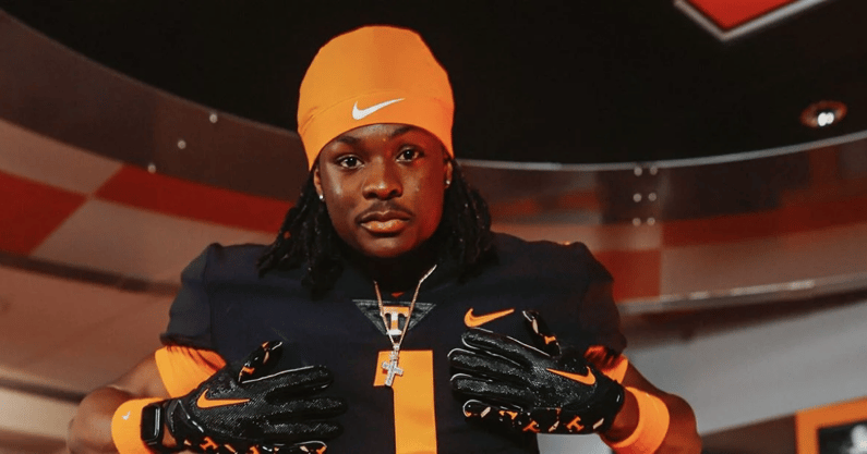 Volquest Staff (@volquest_on3) on Twitter photo NEWS: Defensive back Jamyan Theodore finds ‘home’ on Rocky Top
He details his decision with <a href="/AustinPriceless/">Austin Price</a> ⤵️
🔗on3.com/teams/tennesse… NEWS: Defensive back Jamyan Theodore finds ‘home’ on Rocky Top
He details his decision with <a href="/AustinPriceless/">Austin Price</a> ⤵️
🔗on3.com/teams/tennesse…