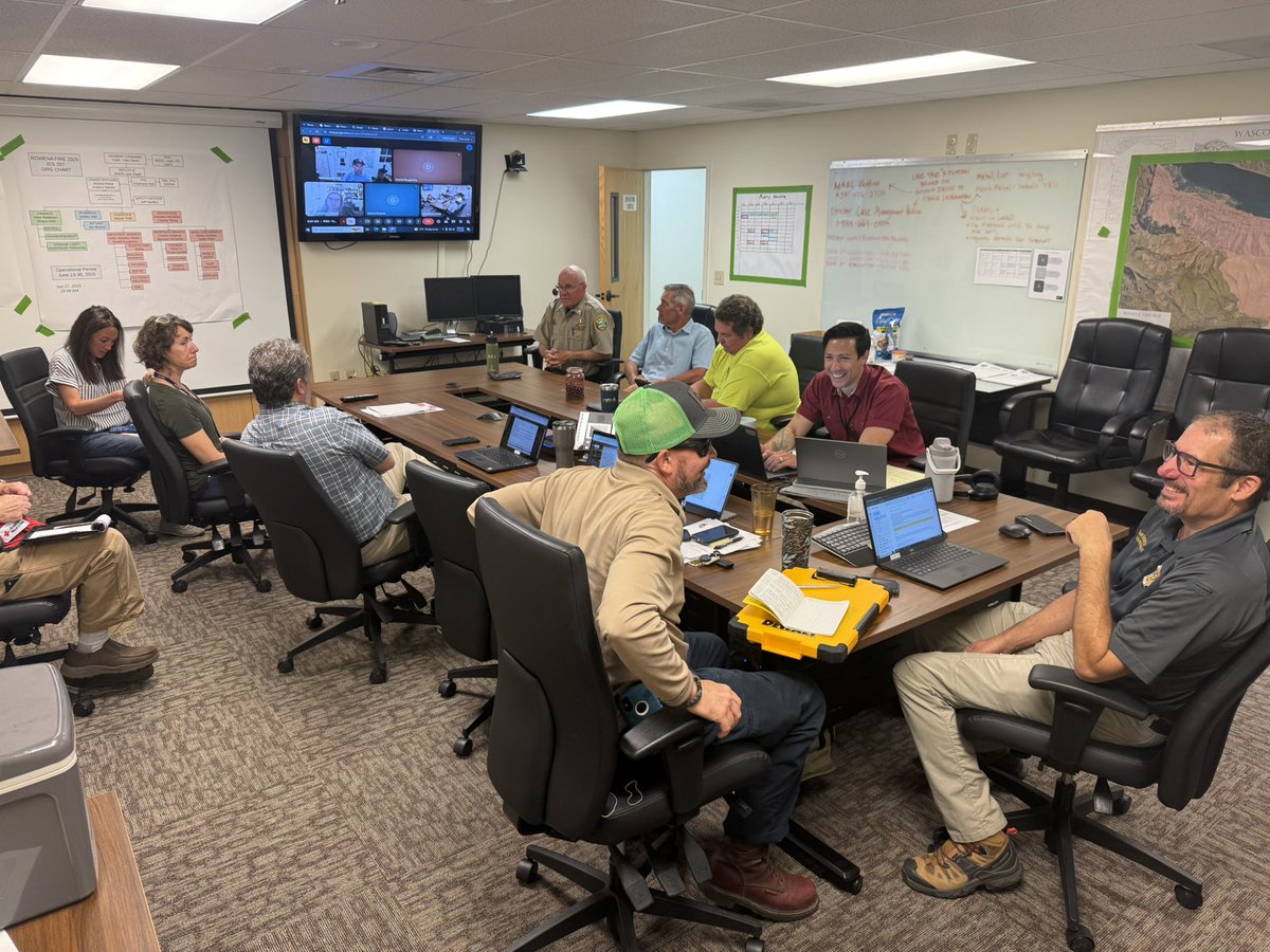 JeffHelfrichOR's tweet image. The session may be over, but my work in the district is far from done.
I was briefed today on the Rowena Fire recovery — strong coordination, great teams, and committed folks working to help people recover.
Thank you to all involved. Your work matters.
#RowenaFire #ORLeg…