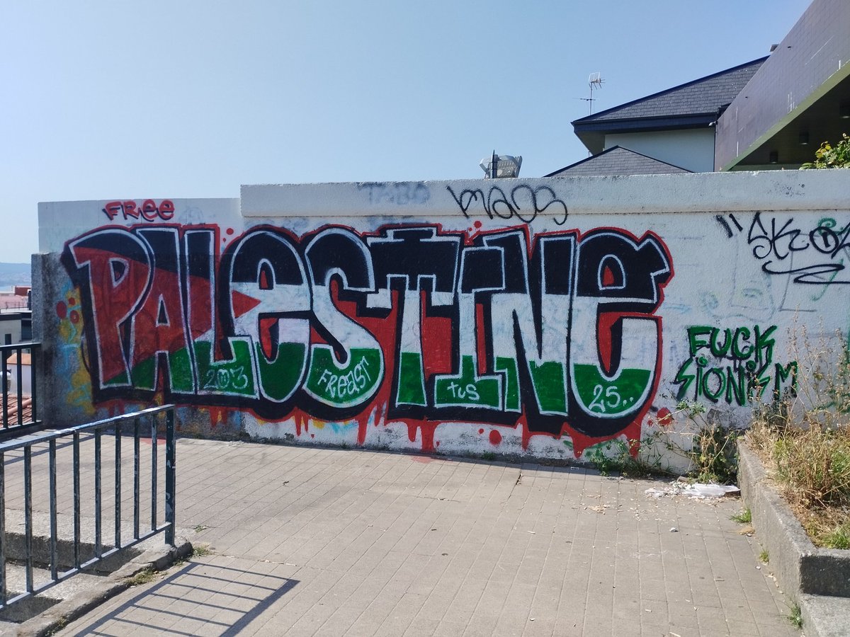 Vigo, graffitis na rúa.