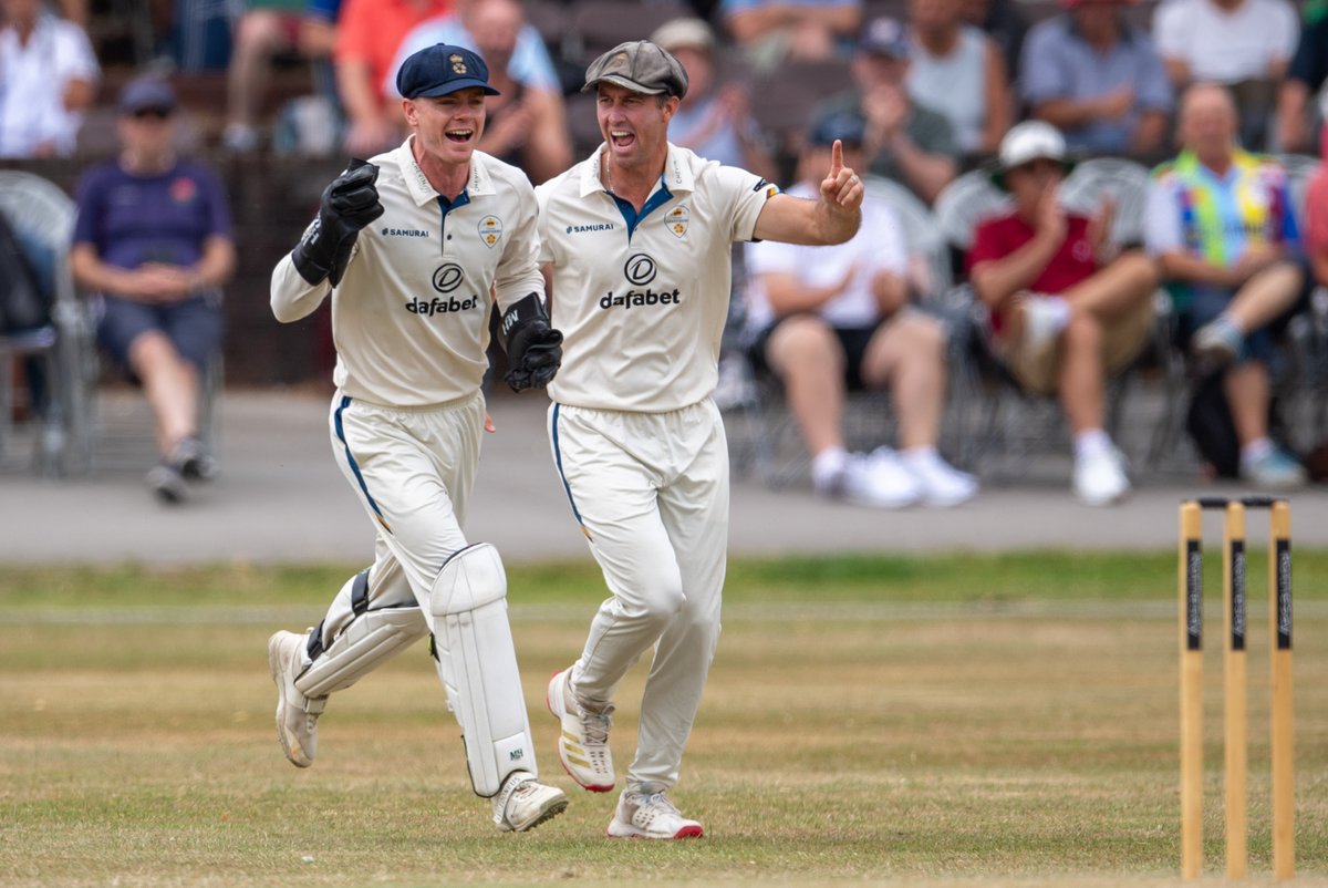 dgriffinpix's tweet photo. Landmark for Brooke Guest who today at Chesterfield completed his 250th all format dismissal for @DerbyshireCCC https://t.co/xtMCYTrXyG