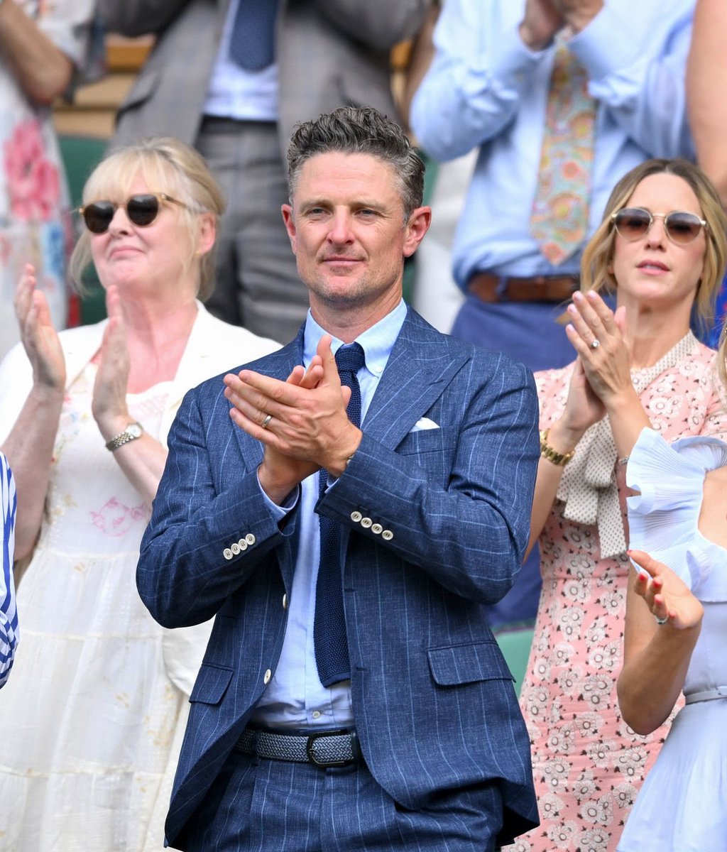 CulturalEpiph's tweet image. Things are heating up! Sarah enjoying Wimbledon on a very hot day. 🎾
#SarahLancashire #Wimbledon2025
📷: Kwang / EPA