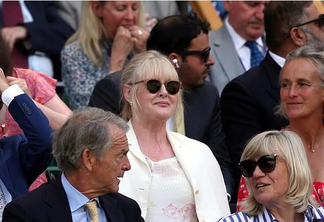 CulturalEpiph's tweet image. Things are heating up! Sarah enjoying Wimbledon on a very hot day. 🎾
#SarahLancashire #Wimbledon2025
📷: Kwang / EPA