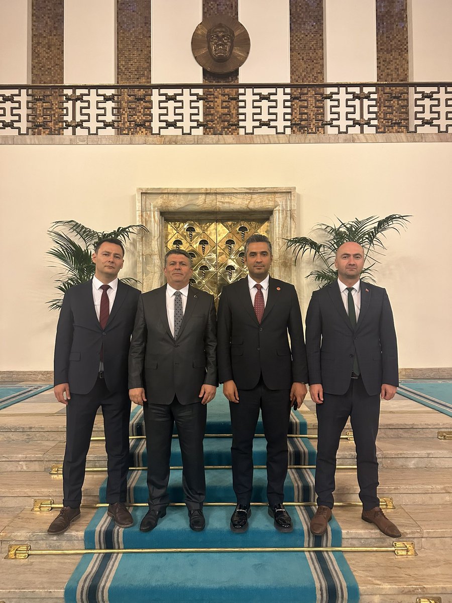 Müfettiş ve Kariyer Uzman Dernek Başkanları olarak AK Parti Grup Başkanı Sn. <a href="/avabdullahguler/">Abdullah Güler</a> ziyaret edilmiştir. 

Ziyarette; özlük ve mali haklarının iyileştirilmesi hususu istişare edilmiştir. 

Sn. GÜLER’e kabulleri ve destekleri için teşekkür ederiz.

#kararlıduruşbekliyoruz