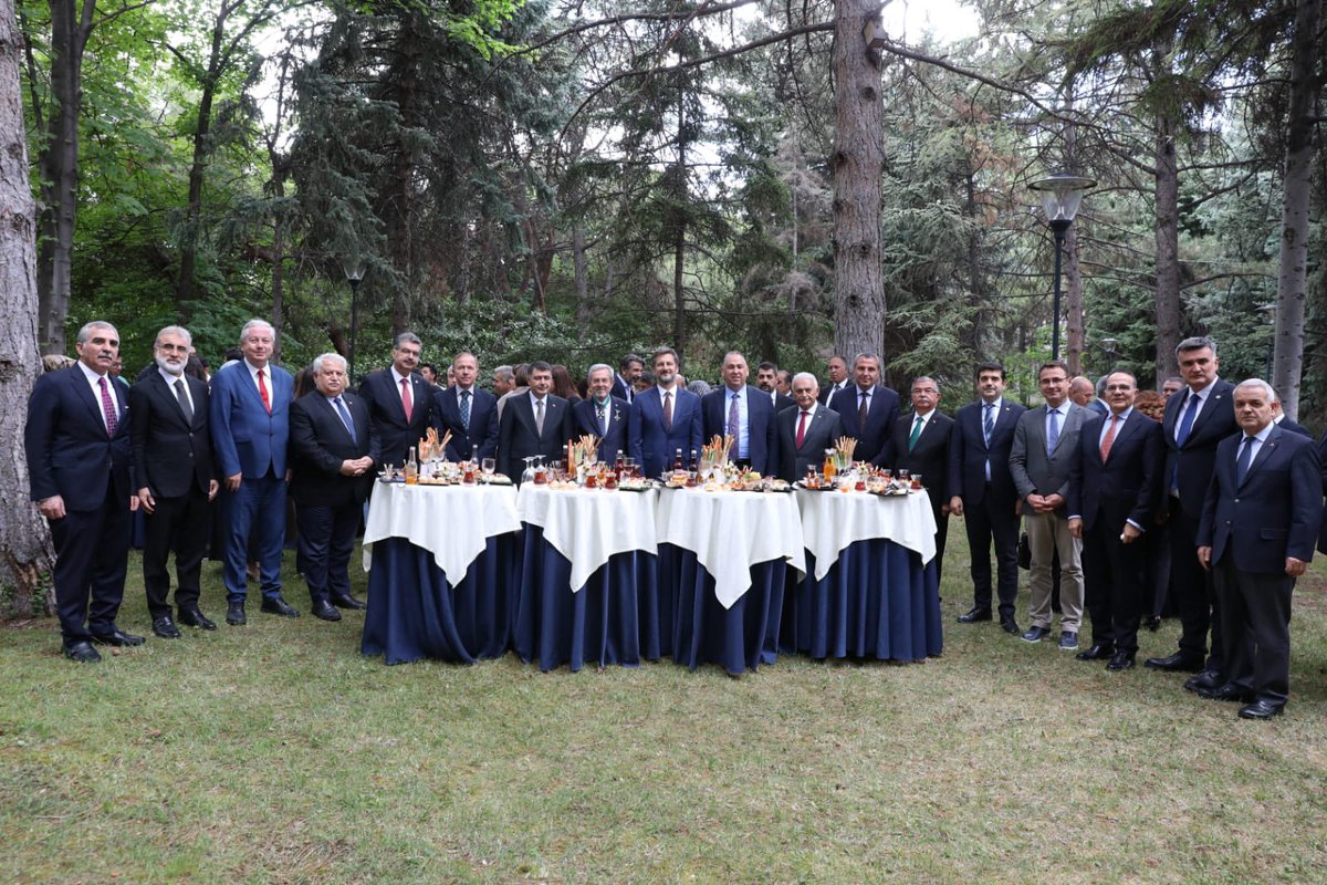 Ankara Üniversitesi rektörümüz Profesör Dr. Nejdet Ünüvar’ın Macaristan devlet liyakat nişanı ile taltif edildiği Törene katıldık.