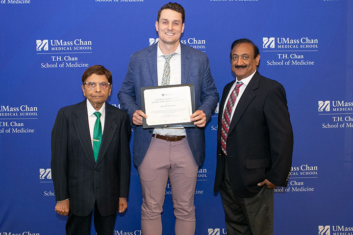 UMassChanGiving's tweet image. Satish P. Gupta, MD, who has witnessed the devastating toll of cancer on several close family members, has established an endowed annual award to support @UMassChan students engaged in cancer research.
Meet the impressive inaugural recipient: ow.ly/mRZJ50WjiTQ