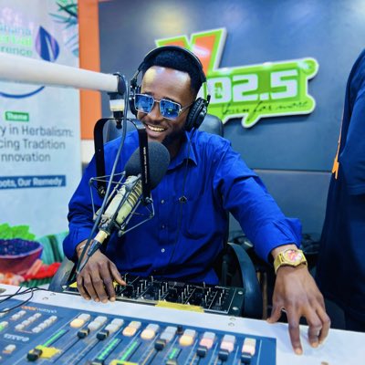 Manuel de Baebeface tweet media