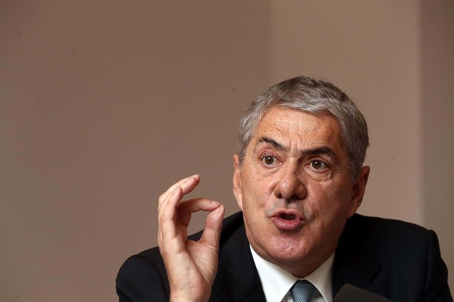 🚨 🇵🇹 O ex-primeiro-ministro socialista José Sócrates quer processar o Estado português.
Sim, leu bem.

Um dos maiores símbolos da corrupção em Portugal continua solto e agora quer ser indemnizado.
É um escarro na cara de quem trabalha e paga impostos.

Já devia estar preso há