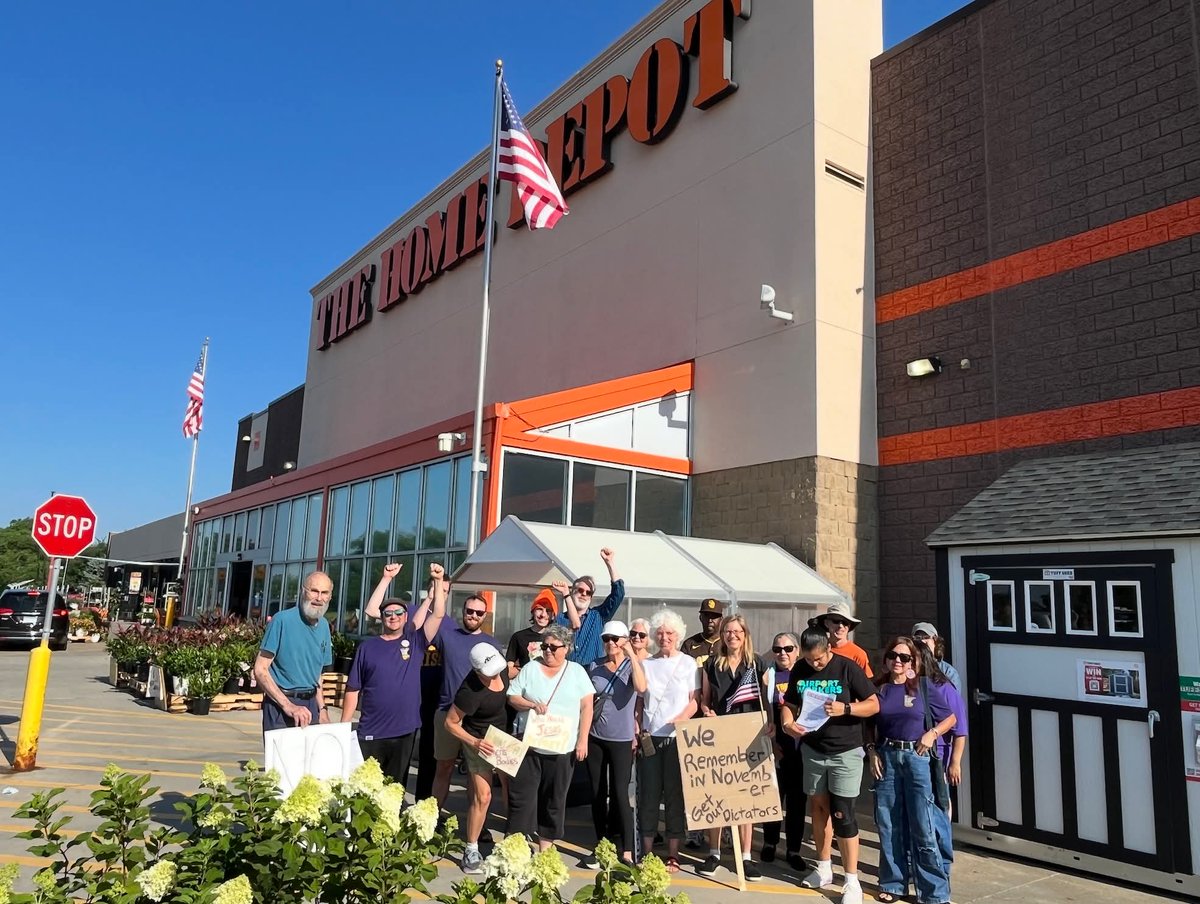 SEIU26's tweet image. Trump Admin official Stephen Miller asked ICE: “Why aren’t you at Home Depot?”
Now they are. Today, in Minneapolis, we were as well.
Today we joined a nationwide day of action to spread important Know Your Rights info to keep our neighbors safe. #SolidaritySummer